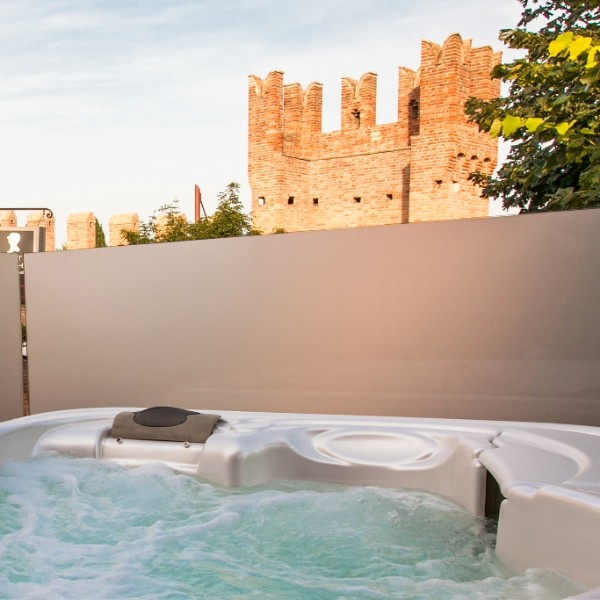 CASTLE  SUPERIOR EXPERIENCE: Jacuzzi, Vino e Relax a Gradara